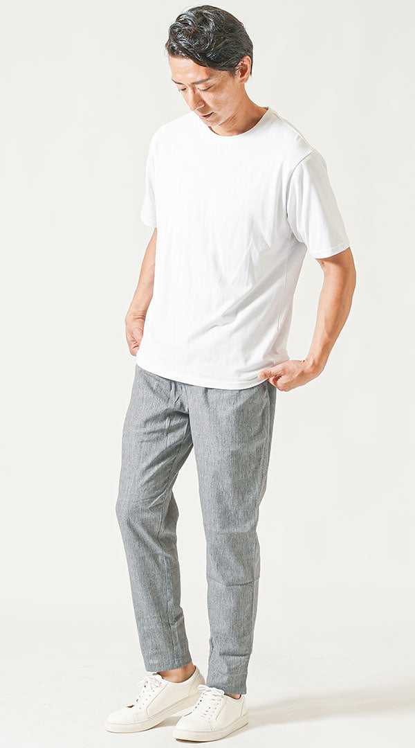 白半袖Tシャツ グレーイージーパンツ 白スニーカー ｜ メンズ 