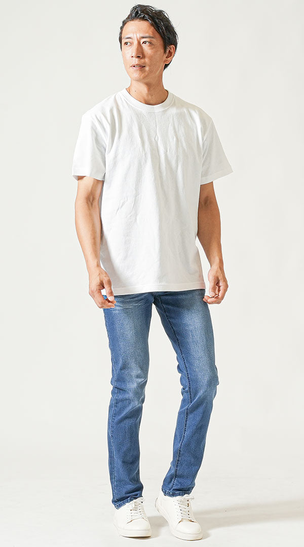 白半袖Tシャツ ダークブルーデニムパンツ 白スニーカー ｜ メンズ