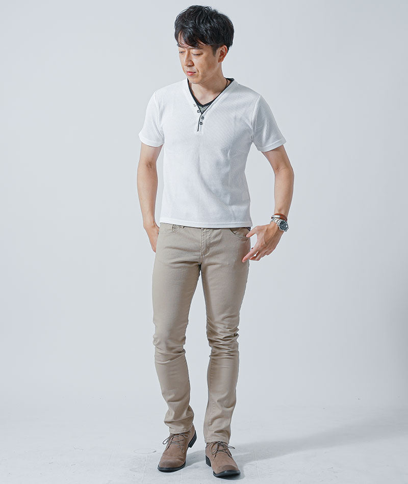 40代・50代の男性におすすめ3点メンズコーデセット　黒7分袖テーラードジャケット×白半袖Tシャツ×ベージュスリムチノパンツ　