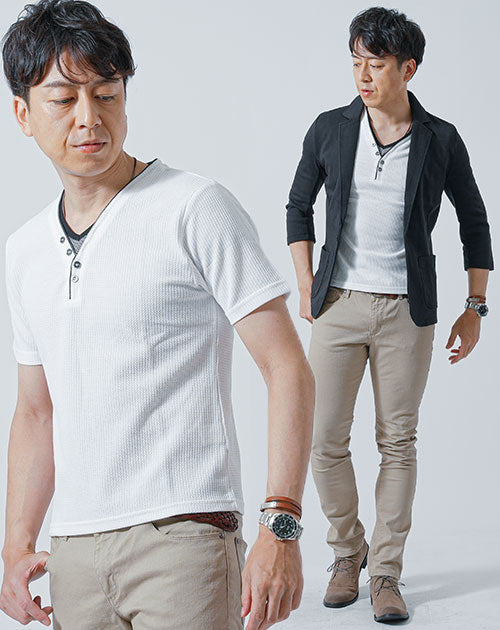 40代メンズコーデセット　黒7分袖テーラードジャケット×白半袖Tシャツ×ベージュスリムチノパンツ
