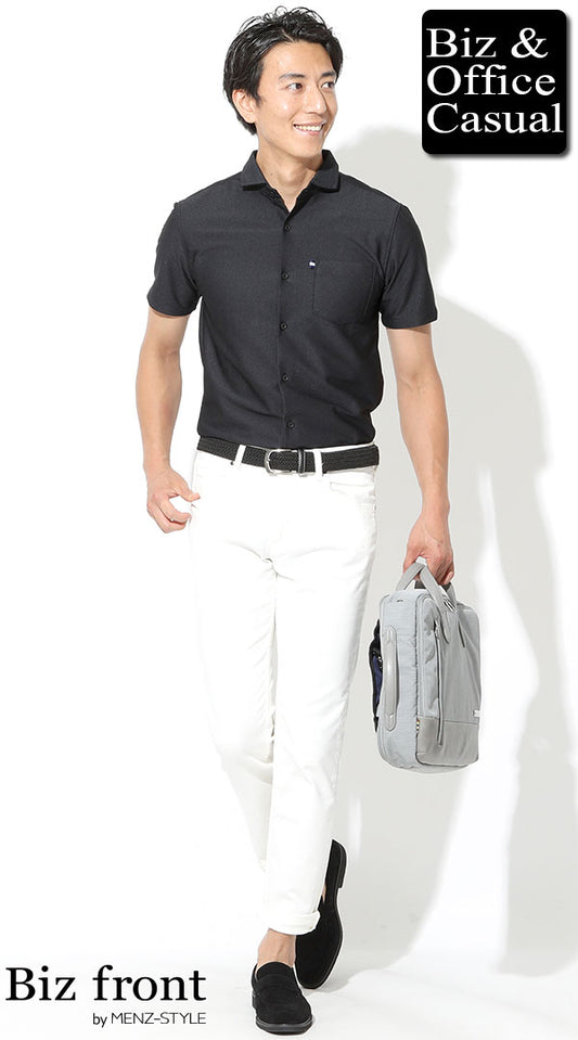 半袖黒ポロシャツ×白スリムパンツ×グレーバッグ　ロールアップスタイル　biz20ss_3246