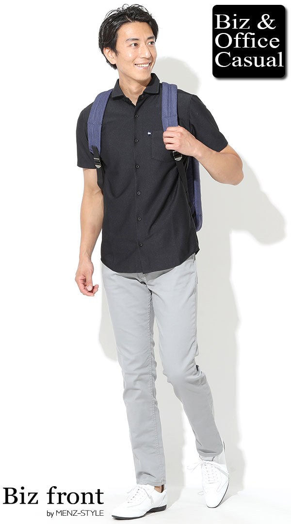 コーディネート例 黒半袖シャツ型ポロシャツ×グレーストレッチチノパン