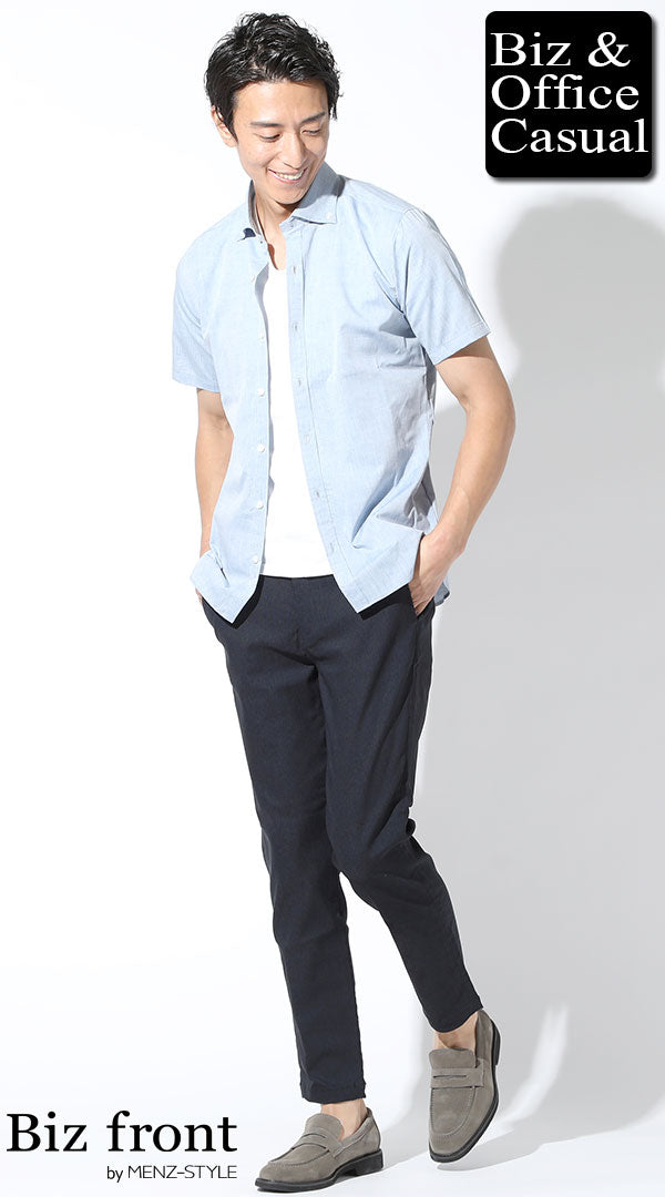 コーディネート例 ブルー半袖シャンブレーシャツ×白半袖VネックTシャツ×ネイビーアンクル丈ストレッチパンツ