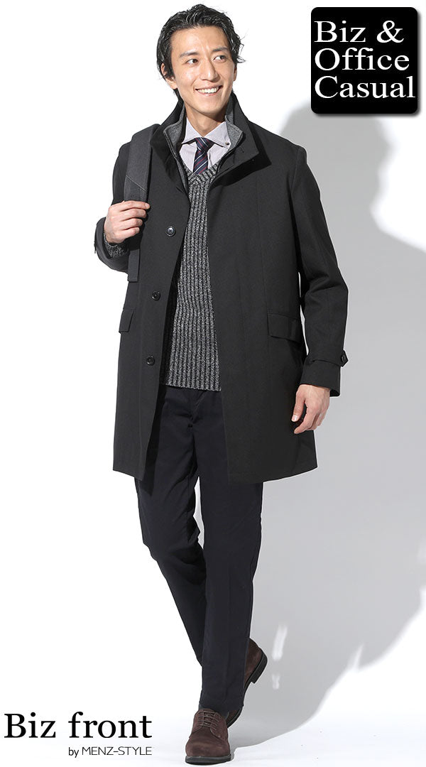 黒スタンドカラーコート×グレータイトフィットVネックセーター×茶形態安定シャンブレーシャツ×黒テーパードスラックスチノパン　biz21-22