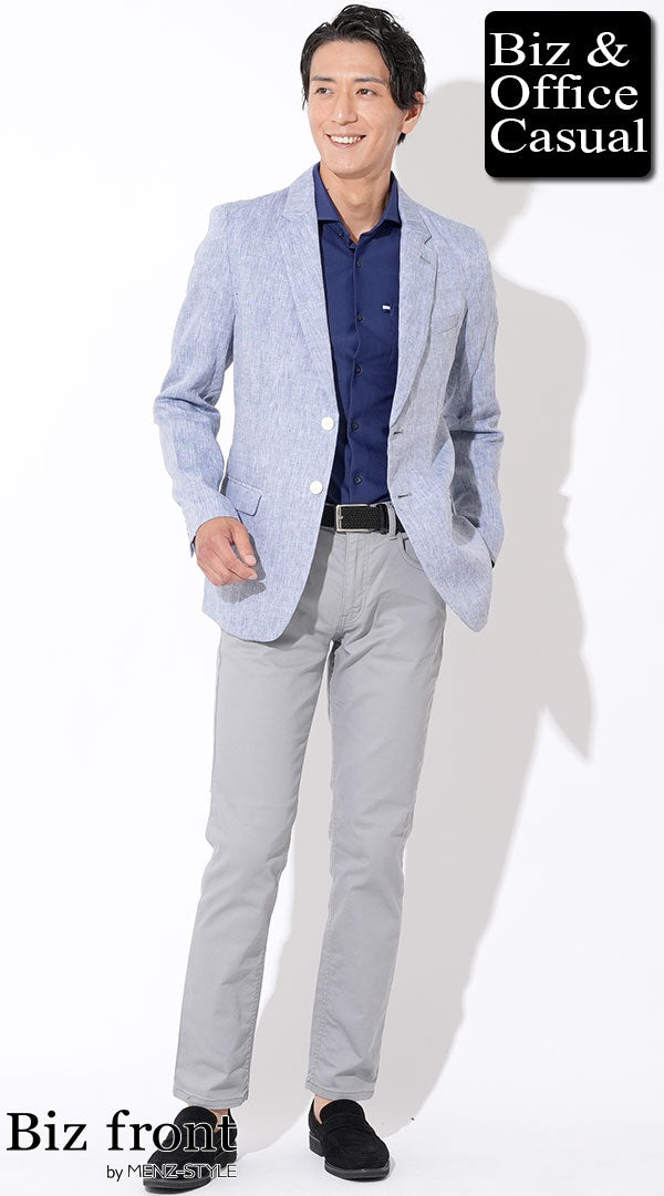コーディネート例 ブルーリネンテーラードジャケット×ネイビーシャツ型半袖ポロシャツ×グレーストレッチスリムチノパン