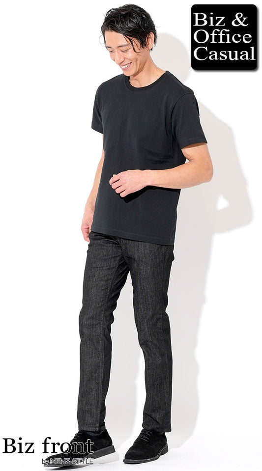 黒半袖Tシャツ×黒ストレッチデニムパンツ×黒スエードシューズ　biz22aw_4807