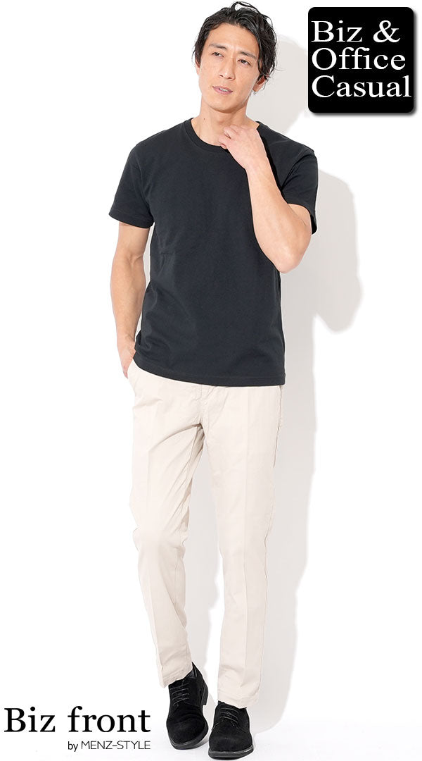 黒半袖Tシャツ×オフホワイトテーパードスラックスチノパン×黒スエードシューズ　biz22aw_4809