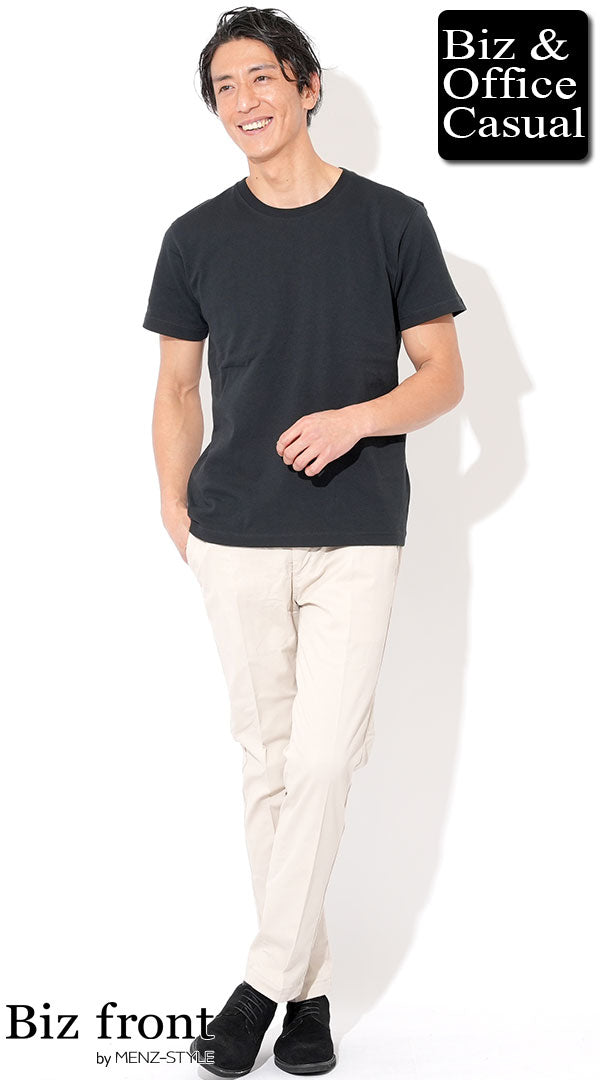黒半袖Tシャツ×オフホワイトテーパードスラックスチノパン　biz22aw_4816
