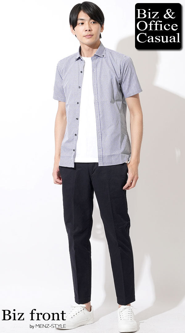 ギンガムチェック半袖シャツ×白半袖Tシャツ×黒スラックスチノパン×白 