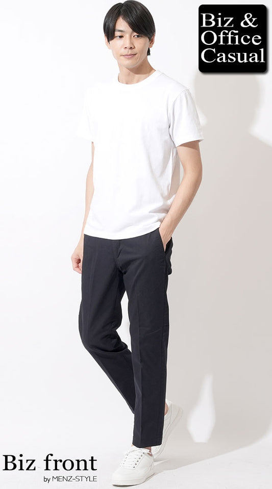 【20代】白半袖Tシャツ×黒テーパードスラックスチノパン×白スニーカー　biz23ss0975