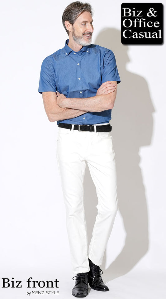 【60代】ライトブルーデニム半袖シャツ×白パンツ×黒革靴　タックインスタイル　biz23ss1291