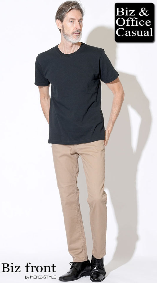 【60代】黒半袖Tシャツ×ベージュチノパン　biz23ss1307