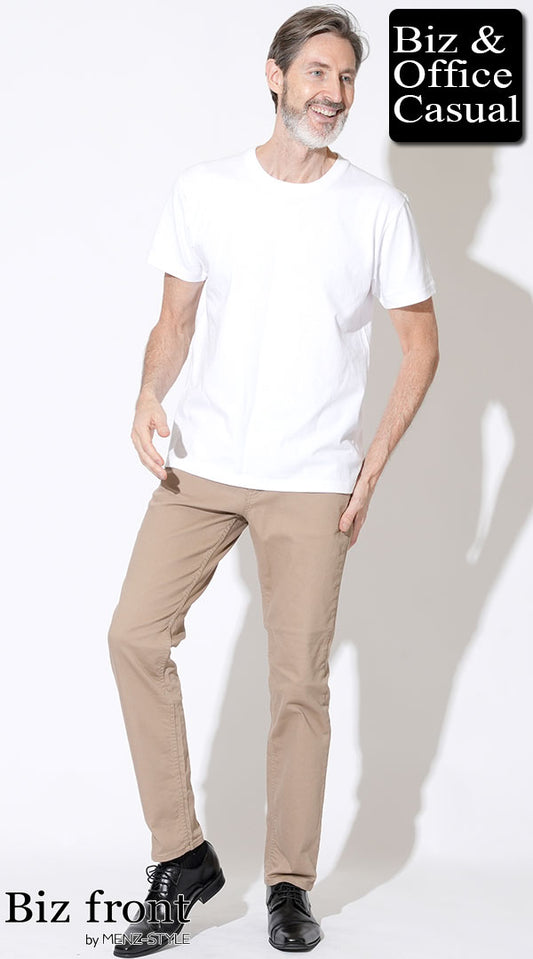 【60代】白半袖Tシャツ×ベージュチノパン×黒革靴　biz23ss1400