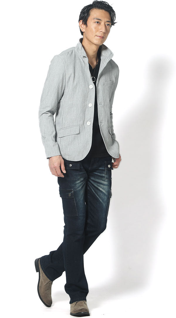 グレージャケット 黒Tシャツ ブーツカットデニムカーゴパンツ