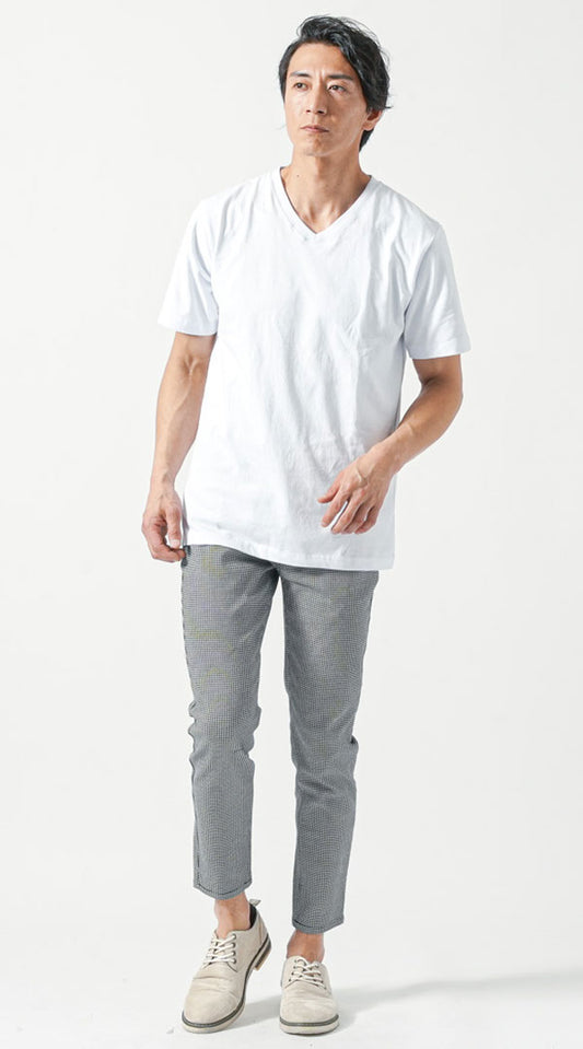 白半袖VネックTシャツ　グレースキニーテーパードアンクルパンツ　グレーシューズ　snp_or1053