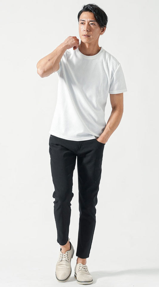 白クルーネック半袖Tシャツ　黒スキニーテーパードアンクルチノパンツ　グレーシューズ　snp_os0553