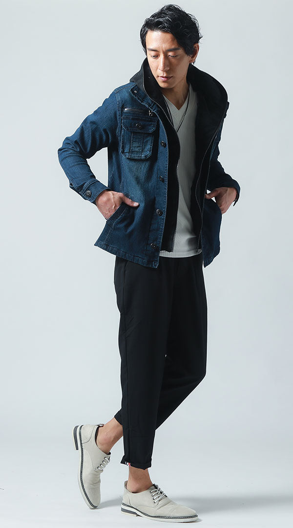 インディゴデニムジャケット 白長袖Tシャツ 黒ストレッチパンツ