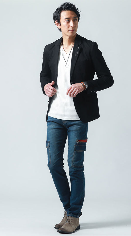 黒テーラードジャケット　白長袖Tシャツ　デニムカーゴパンツ　ベージュブーツ　snp_iy1507