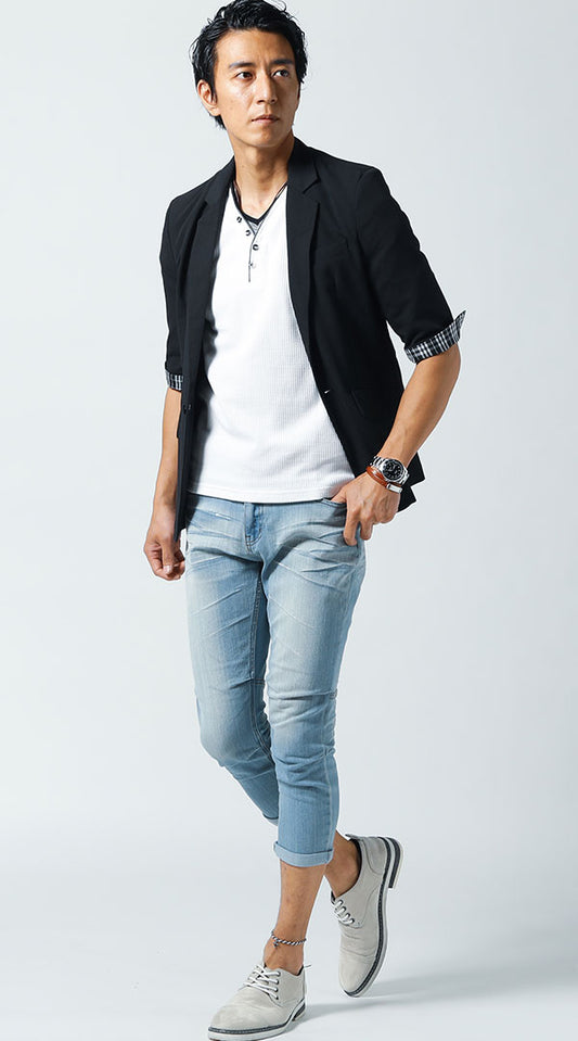 黒ジャケット　白Tシャツ　ブルーデニムパンツ　snp_jo0813