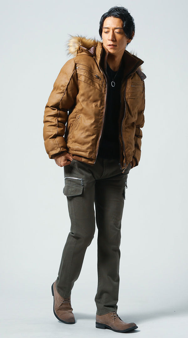 キャメルジャケット　黒ニット　オリーブパンツ　メンズ コーデ 40代 50代 男性 冬 に合う おすすめ 着こなし おしゃれ かっこいい 人気