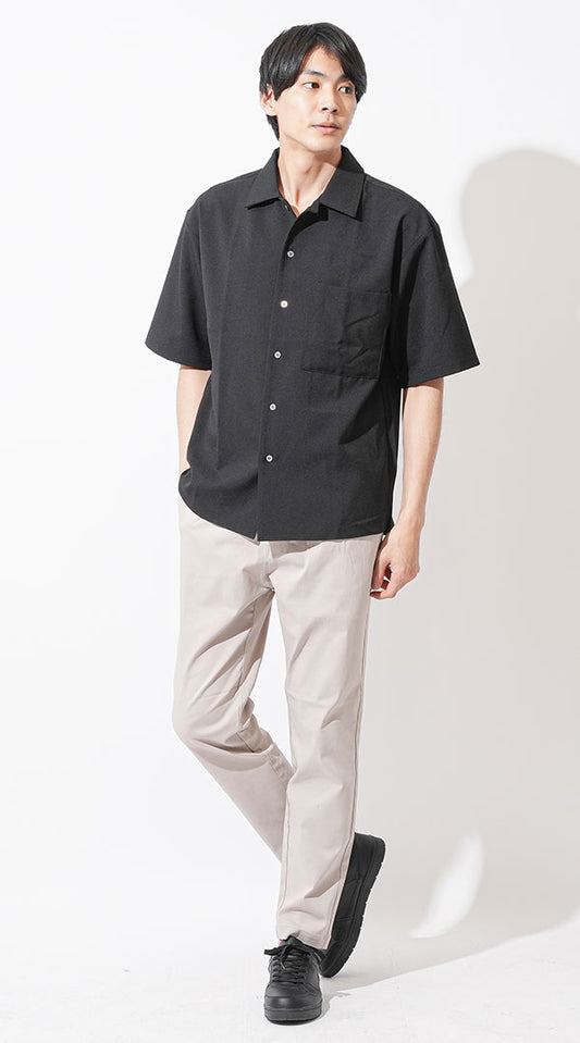 【20代】黒シャツ　ダークグリーンTシャツ　グレージュチノパンツ　snp_no0562