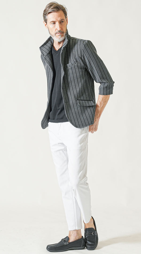 【60代】グレースタンドカラージャケット　黒VネックTシャツ　白パンツ　snp_nw0850