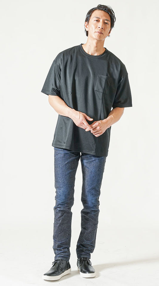 黒接触冷感Tシャツ　ネイビーデニムパンツ　黒スニーカー　snp_nv1391
