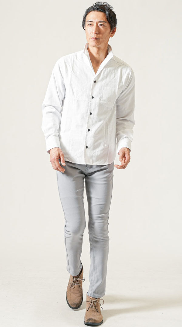 白シャツ　グレーテーパードパンツ　ベージュブーツ　メンズ コーデ 40代 50代 男性 人気 秋 春 に合う おすすめ 着こなし おしゃれ かっこいい