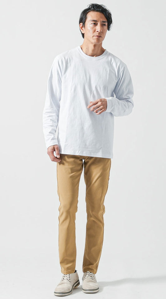 白長袖クルーネックTシャツ　ベージュチノパンツ　グレーシューズ　snp_or1431