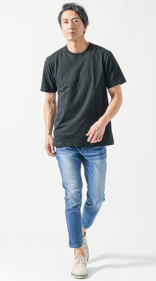 黒半袖クルーネックTシャツ　ブルースキニーアンクルデニムパンツ　グレーシューズ　snp_or0208