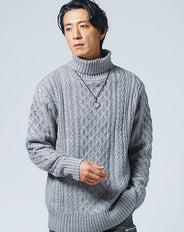 アラン編みアクリルタートルネックニット