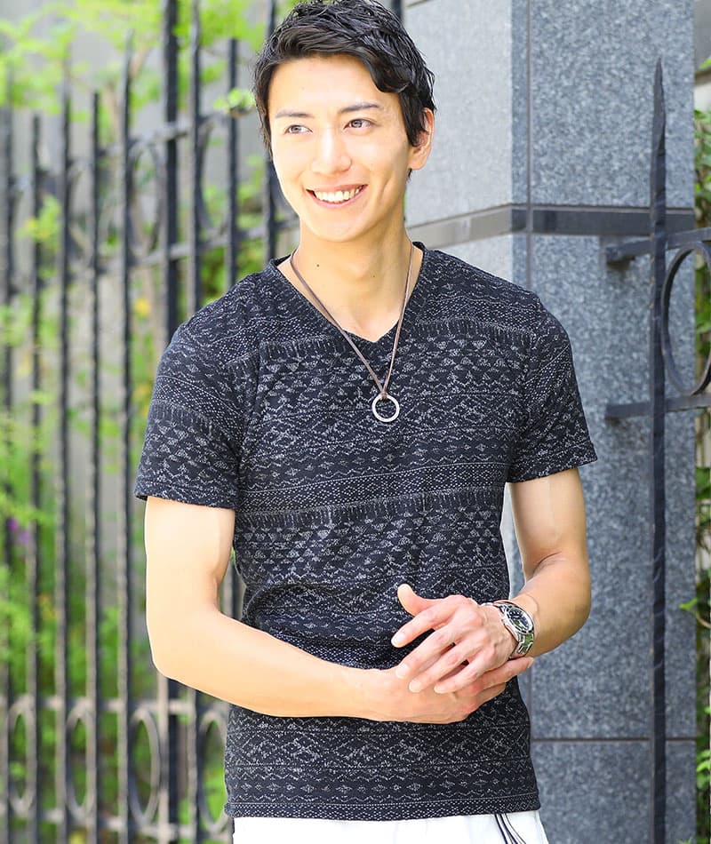 ジャガードデザインVネックTシャツ