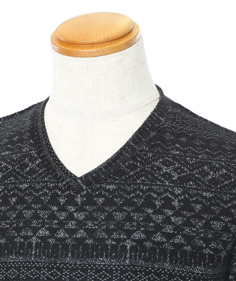 ジャガードデザインVネックTシャツ