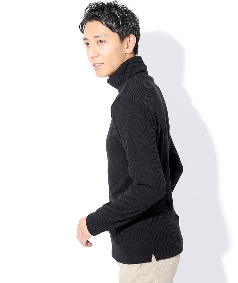 日本製　ウール混スリムフィット伸縮性抜群タートルネック
