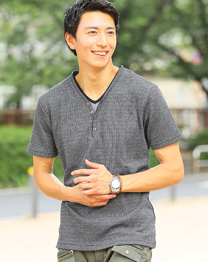 レイヤードデザインワッフル素材ヘンリーVネック半袖Ｔシャツ