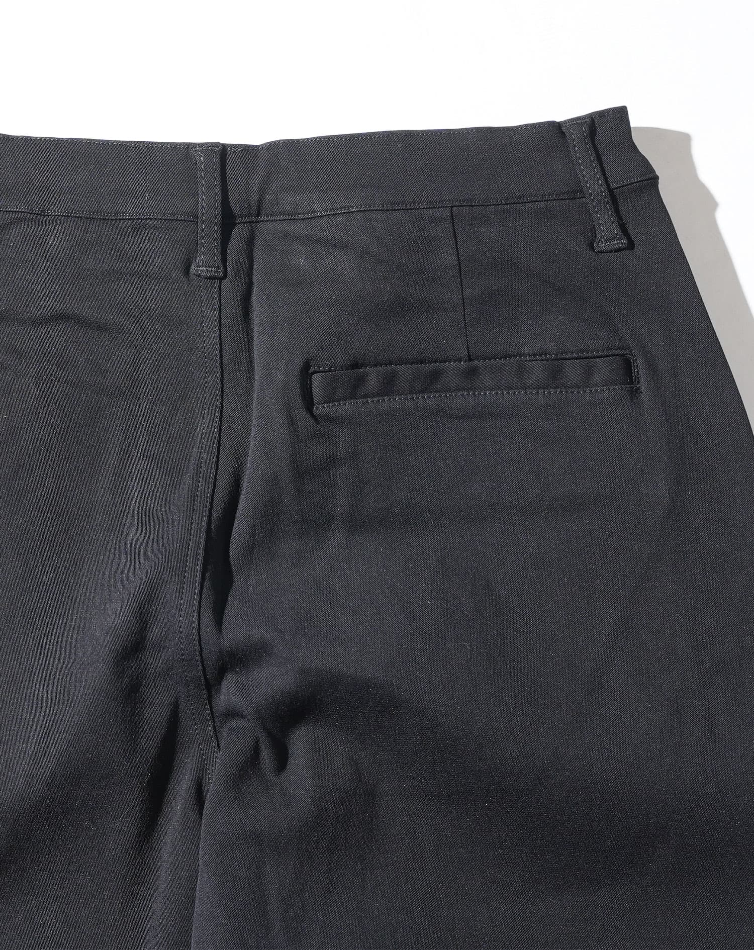 厚手生地ストレッチテーパードチノパンツ