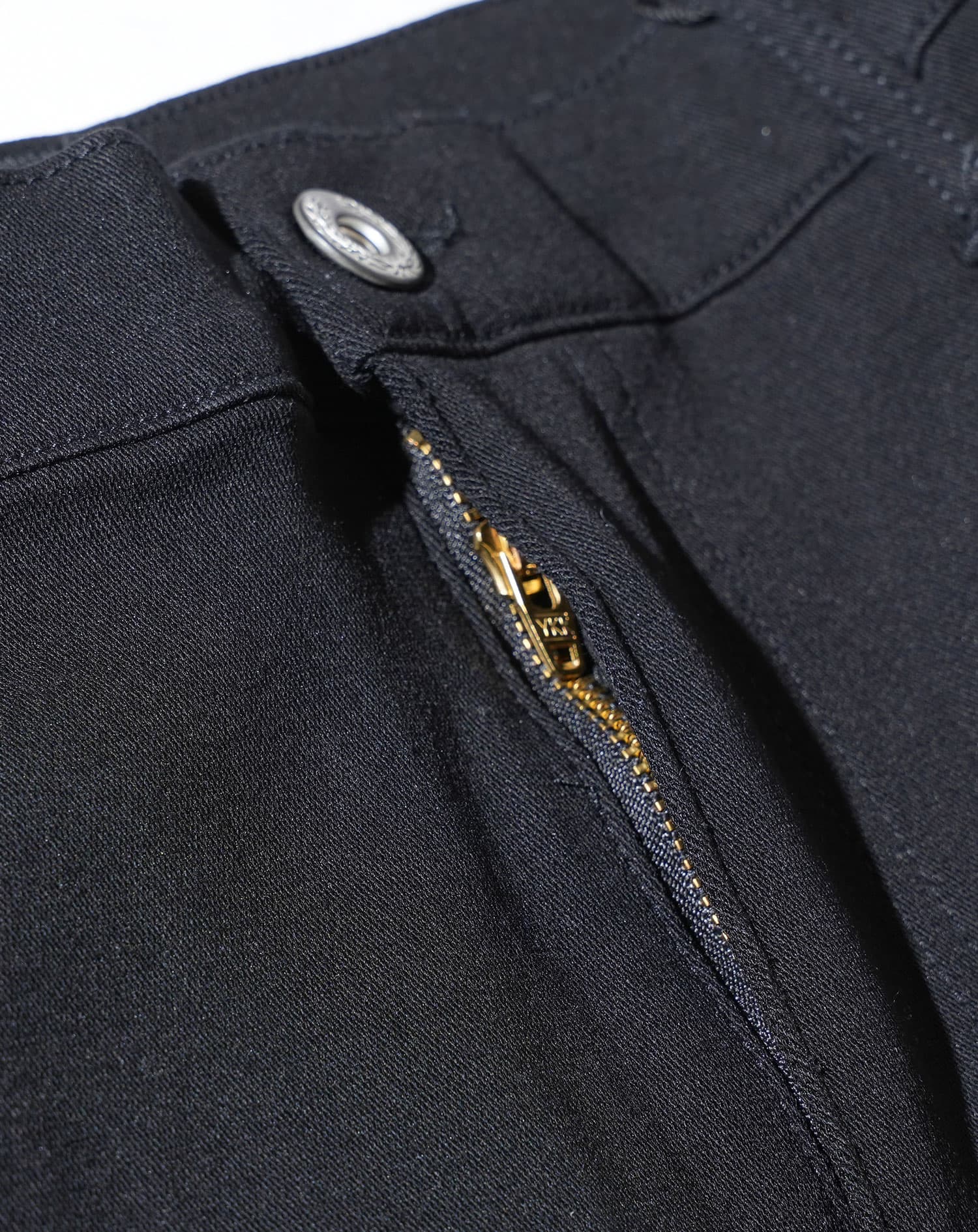 厚手生地ストレッチテーパードチノパンツ