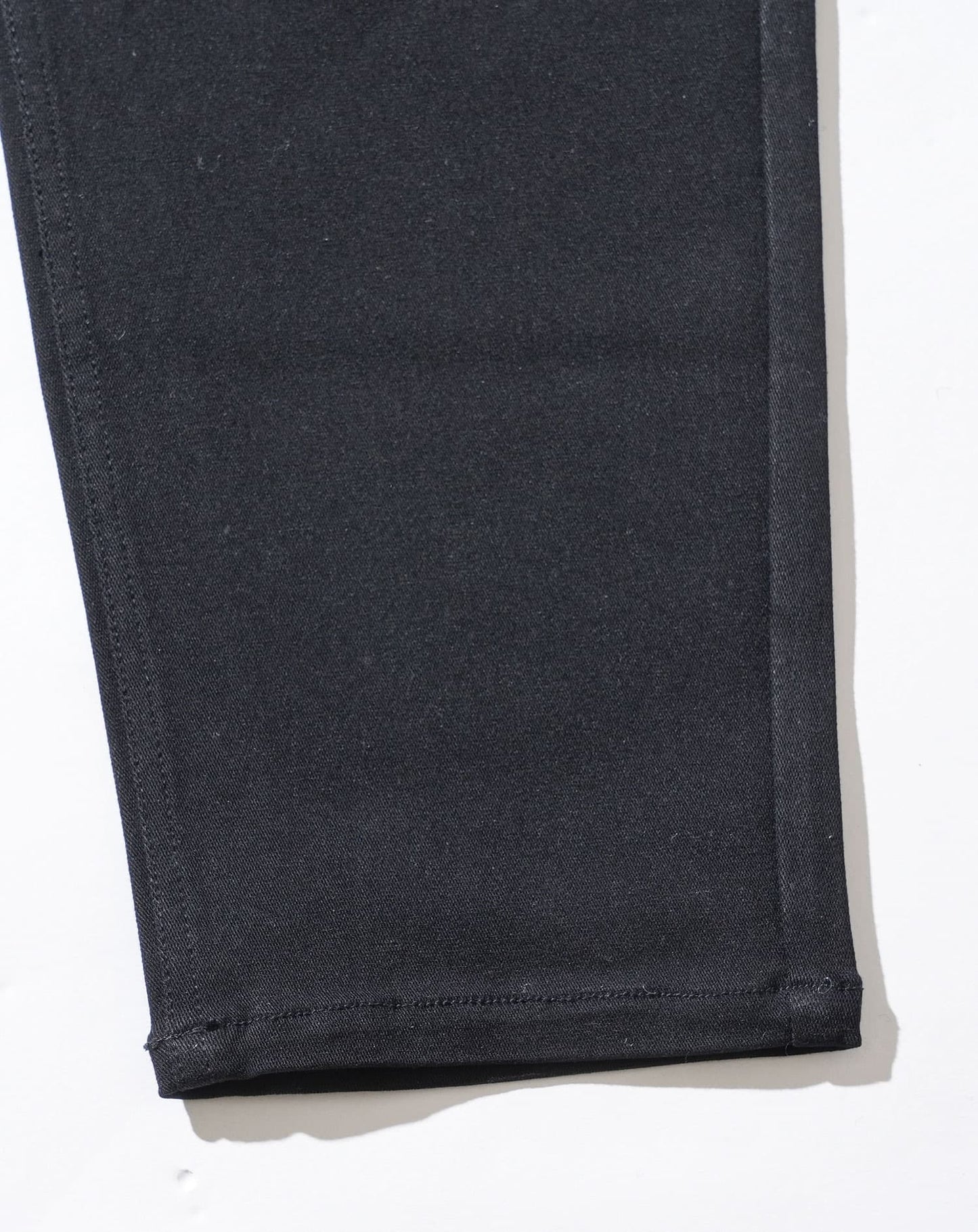 厚手生地ストレッチテーパードチノパンツ