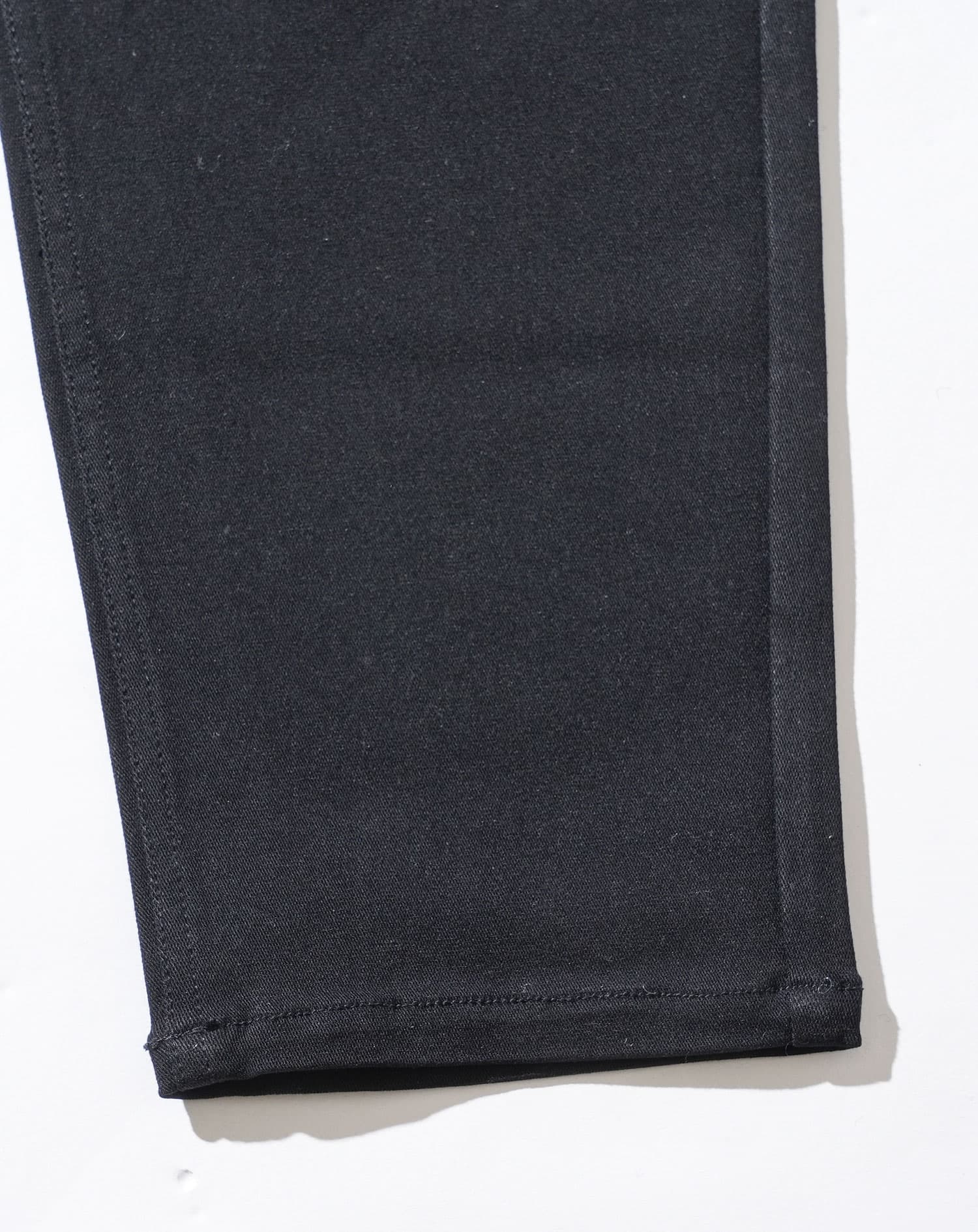 厚手生地ストレッチテーパードチノパンツ