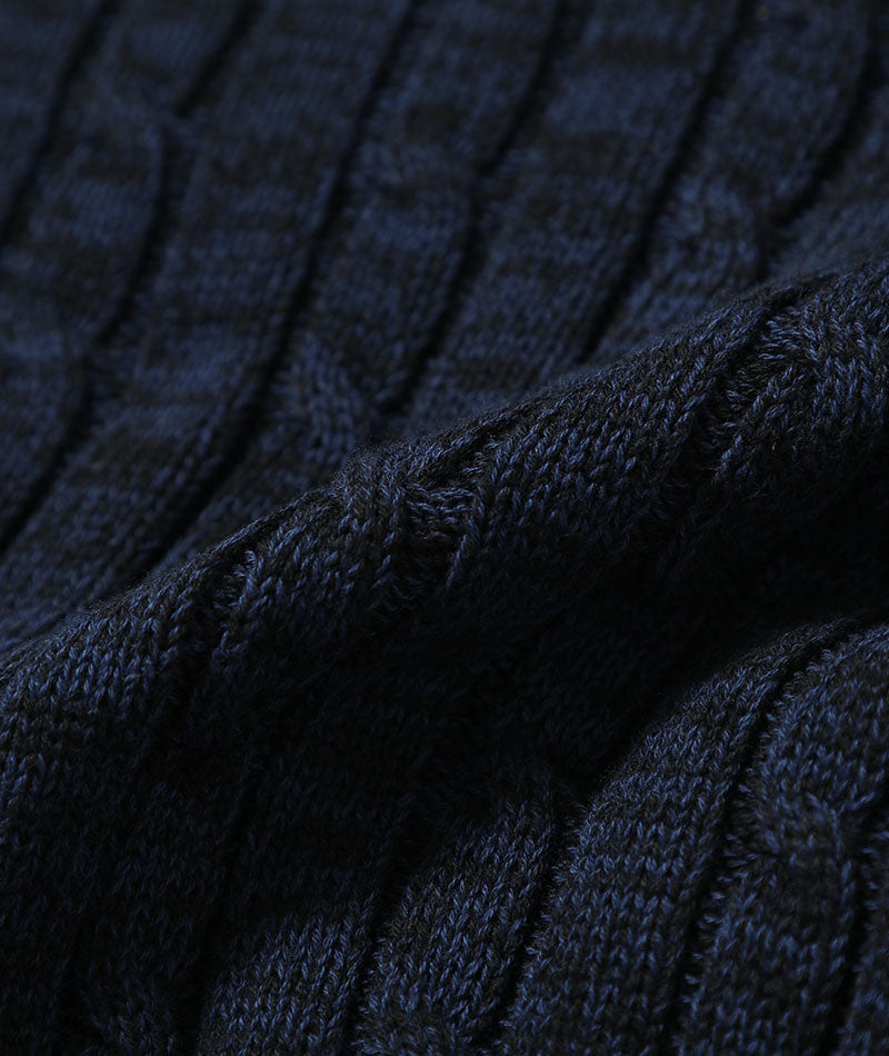 ケーブル編みタートルネックコットンニット