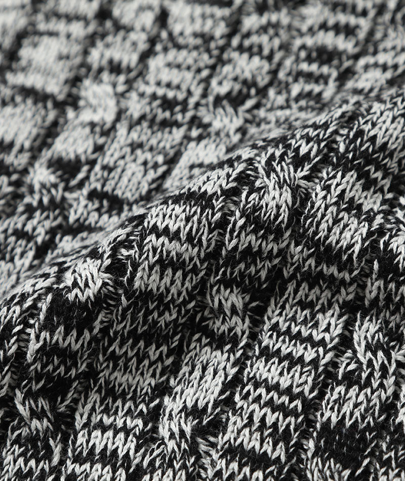 ケーブル編みタートルネックコットンニット