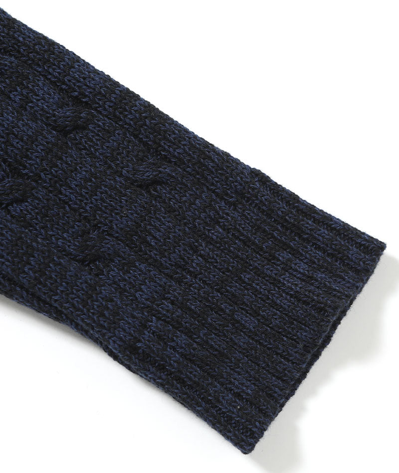 ケーブル編みタートルネックコットンニット