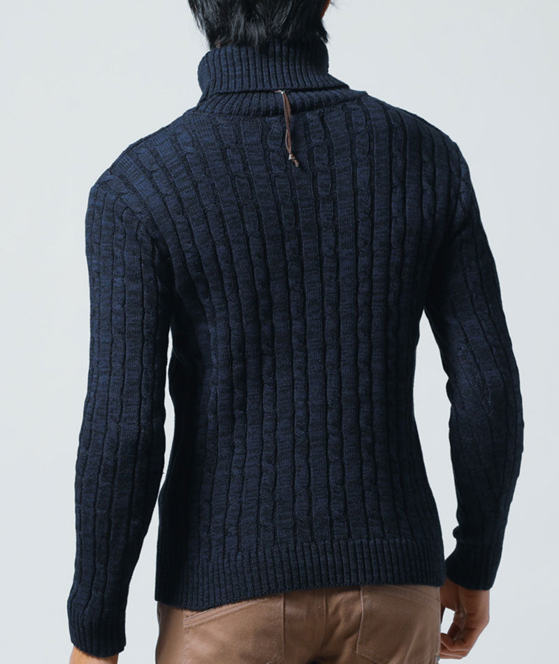 ケーブル編みタートルネックコットンニット