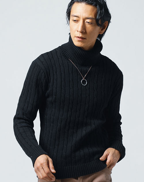 ケーブル編みタートルネックコットンニット