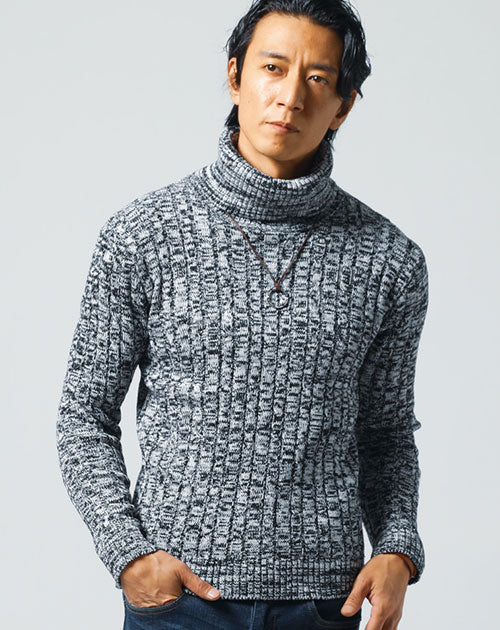 ケーブル編みタートルネックコットンニット