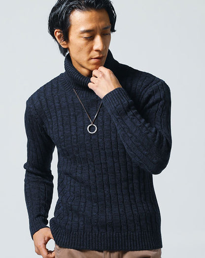 ケーブル編みタートルネックコットンニット