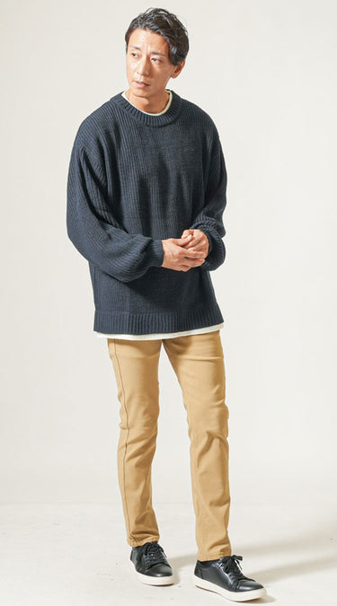 女性からも高評価のネイビーセーターコーデ