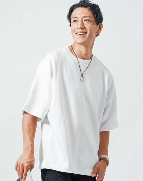 白のクルーネックTシャツ