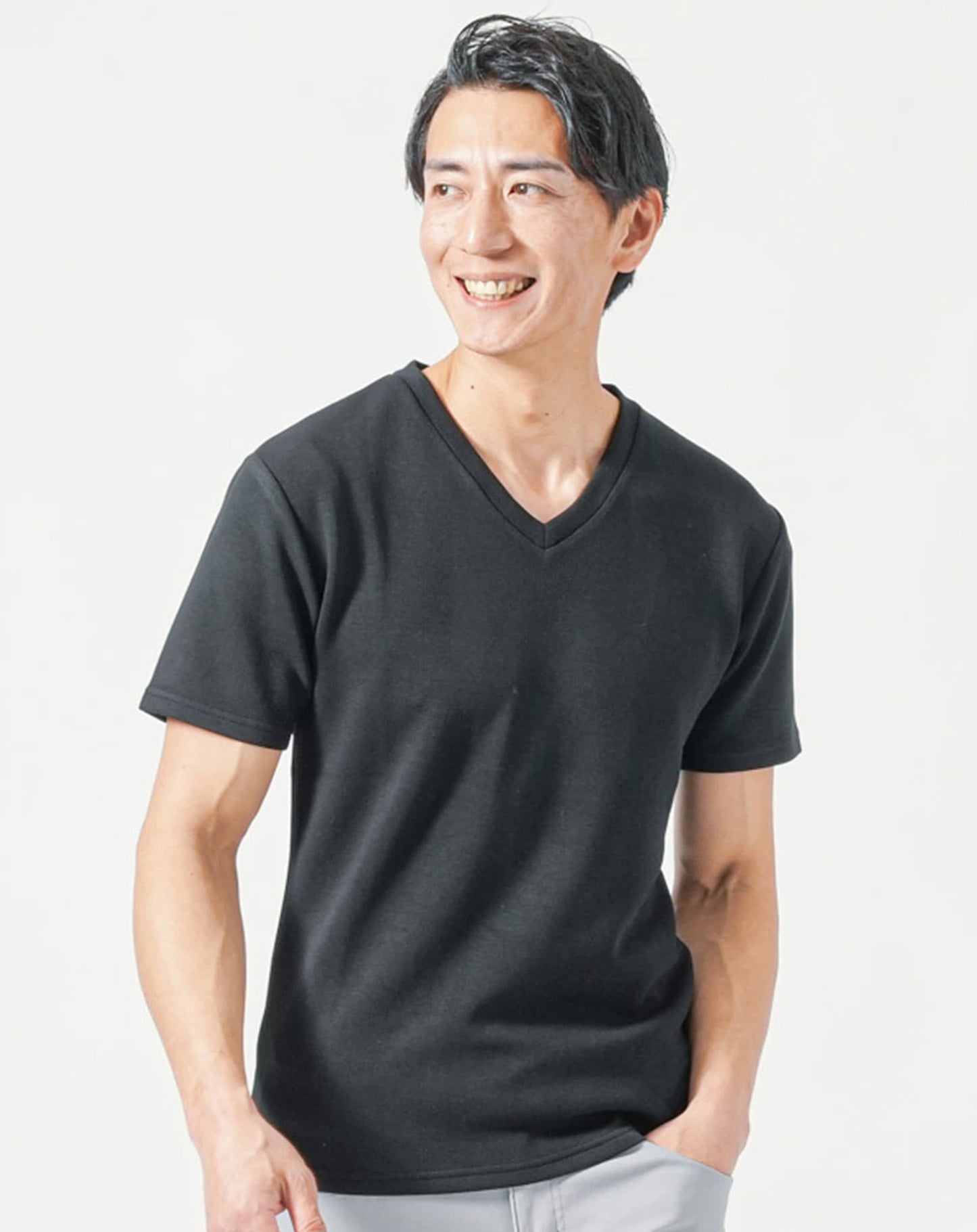 厚手生地＆接触冷感スリムフィット半袖VネックTシャツ