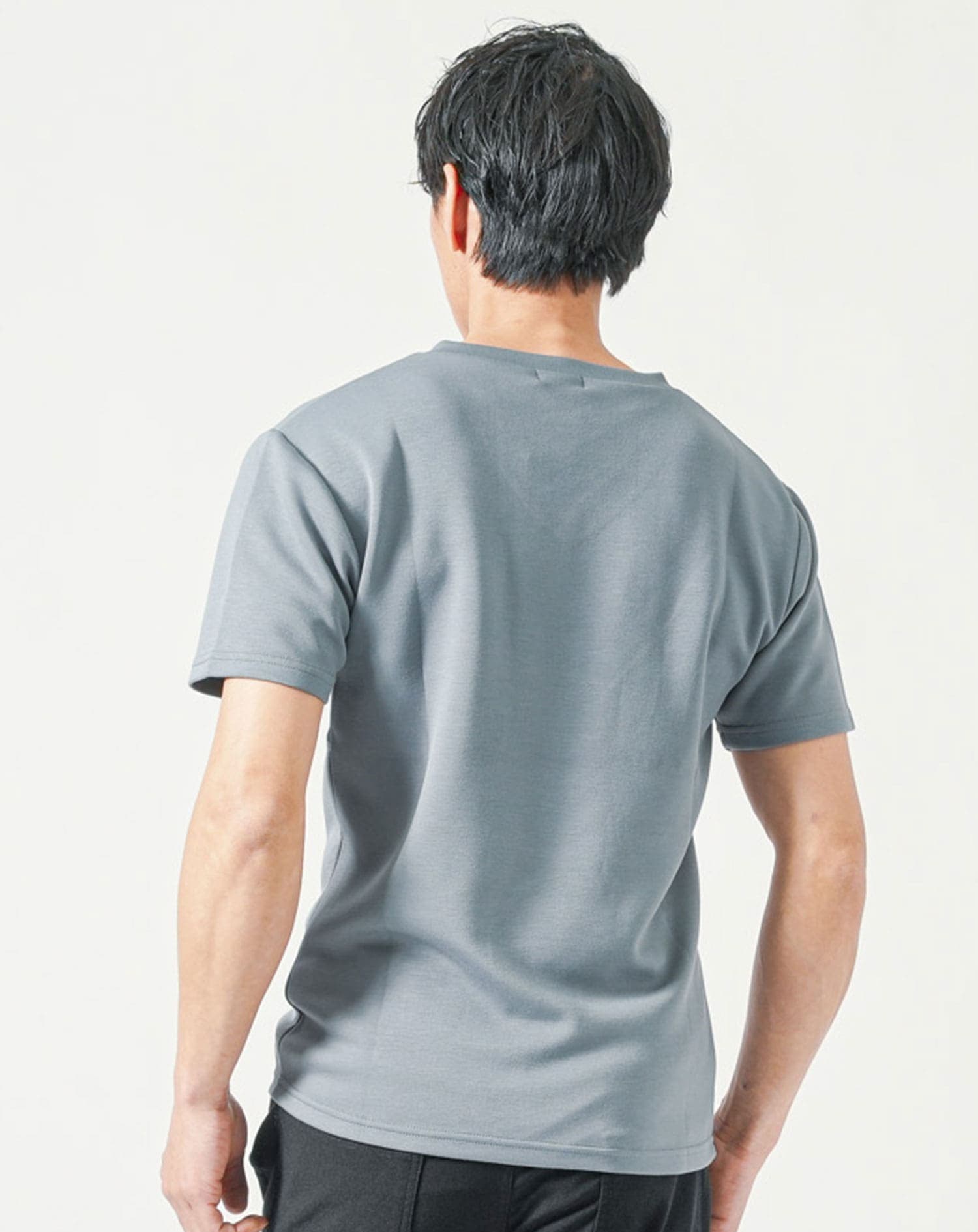 厚手生地＆接触冷感スリムフィット半袖VネックTシャツ